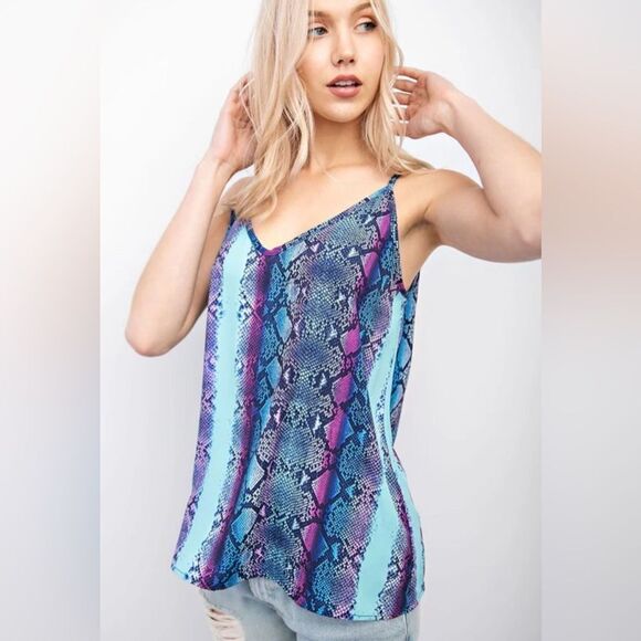 12 Pm By Mon Ami Tops - NWT. Snake Skin V-neck Tank Top. Size Medium.